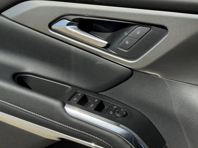 new 2025 Chevrolet Traverse car, priced at $39,904