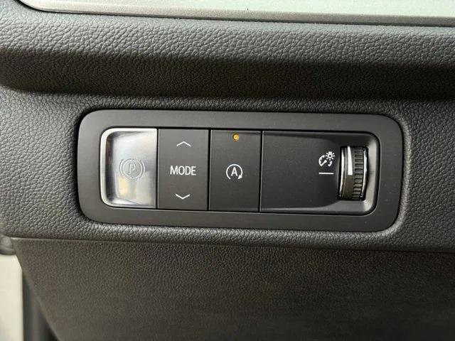 new 2025 Chevrolet Traverse car, priced at $40,104