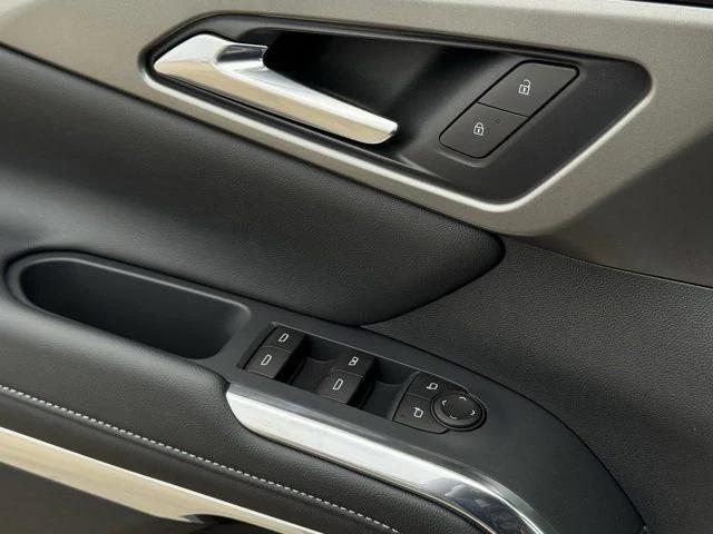 new 2025 Chevrolet Traverse car, priced at $40,104