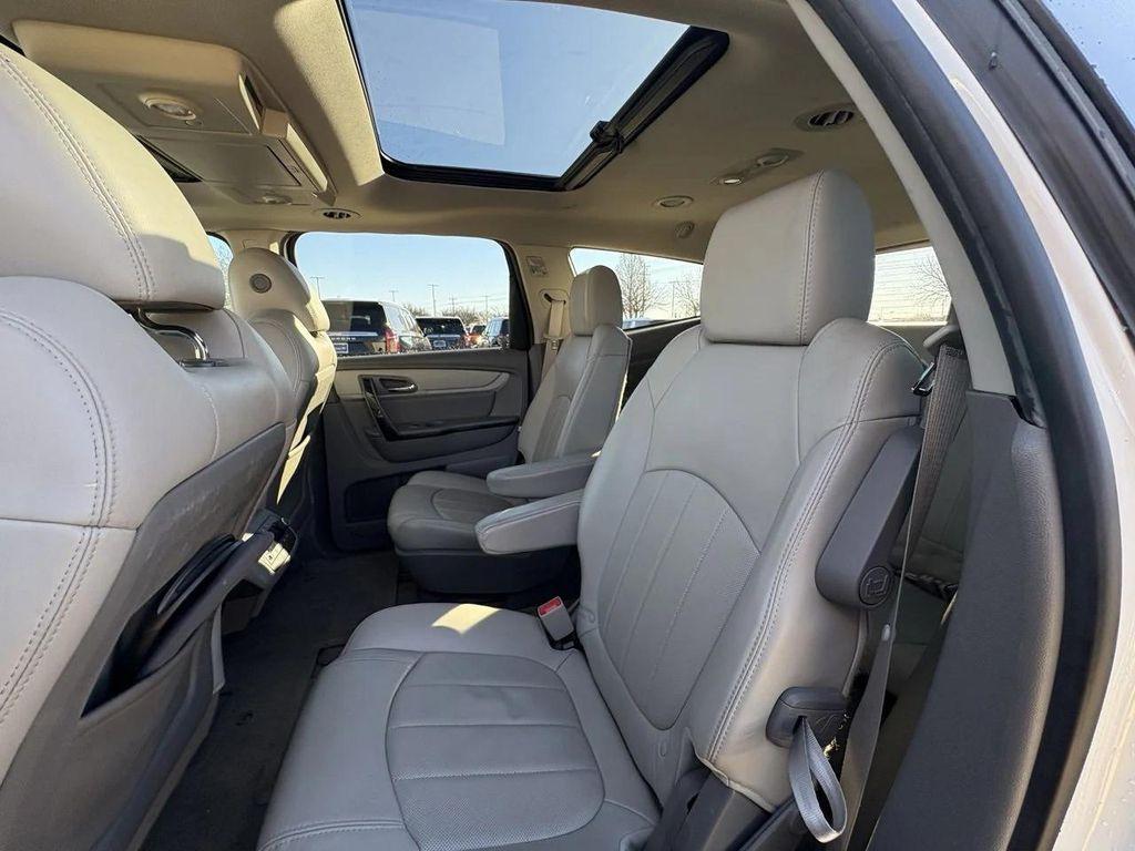 used 2015 Chevrolet Traverse car, priced at $9,500