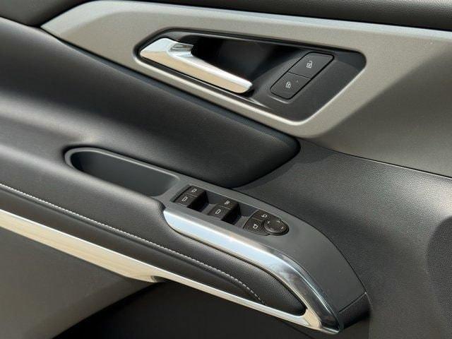 new 2027 Chevrolet Traverse car, priced at $37,457