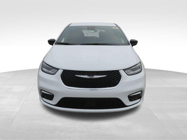 new 2026 Chrysler Pacifica car, priced at $39,514