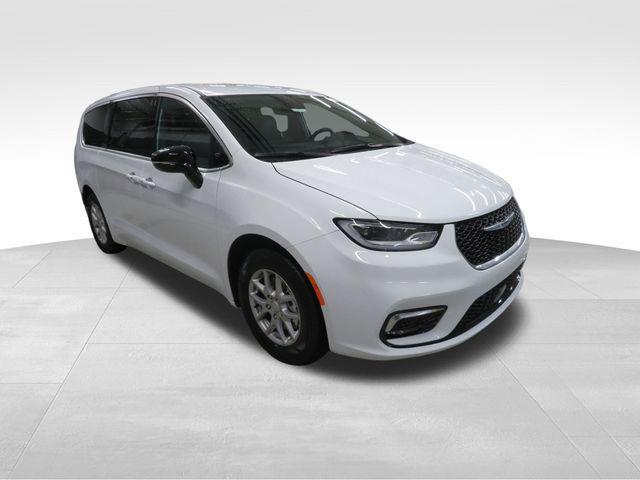 new 2026 Chrysler Pacifica car, priced at $40,386