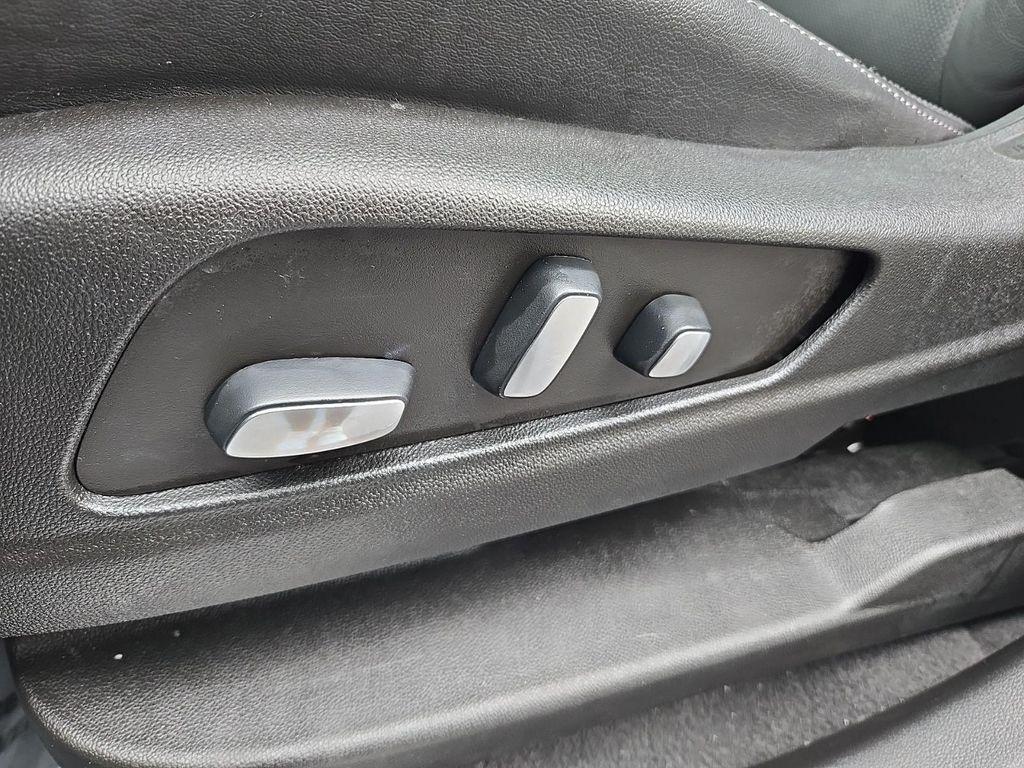 used 2023 Cadillac XT5 car, priced at $32,184