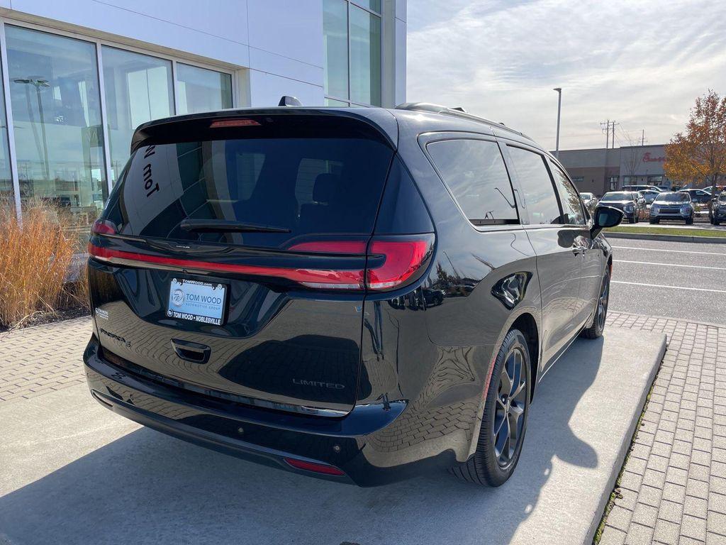 used 2025 Chrysler Pacifica car, priced at $34,767