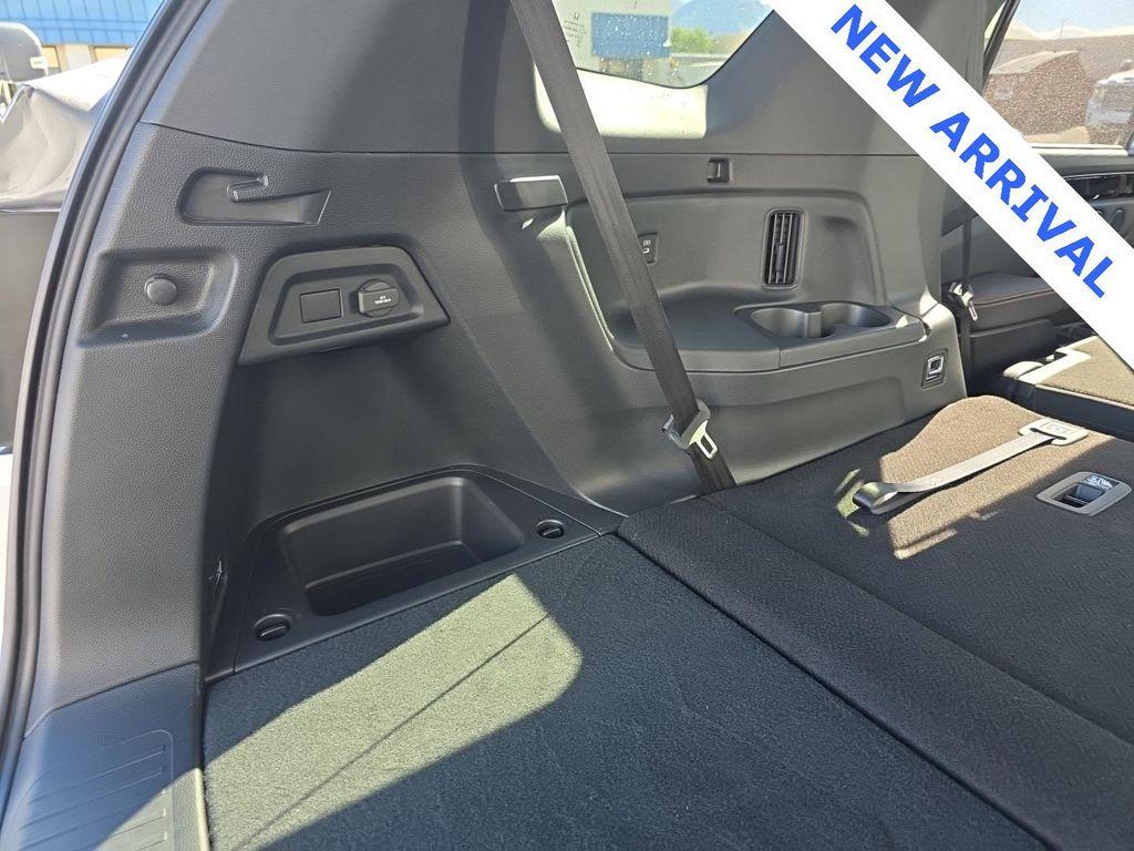 2025 Lunar Silver Metallic Honda Pilot