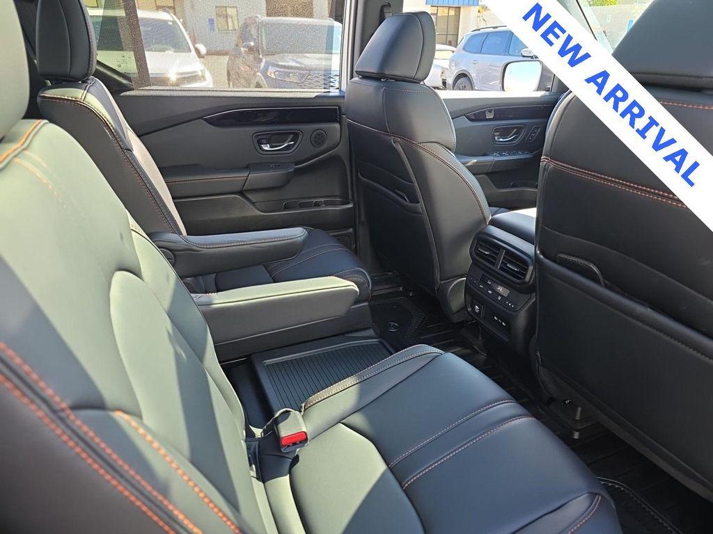 2025 Lunar Silver Metallic Honda Pilot