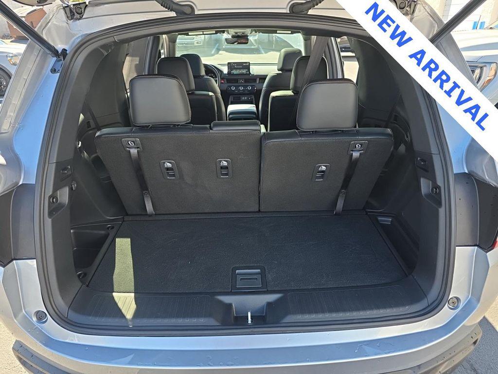 2025 Lunar Silver Metallic Honda Pilot