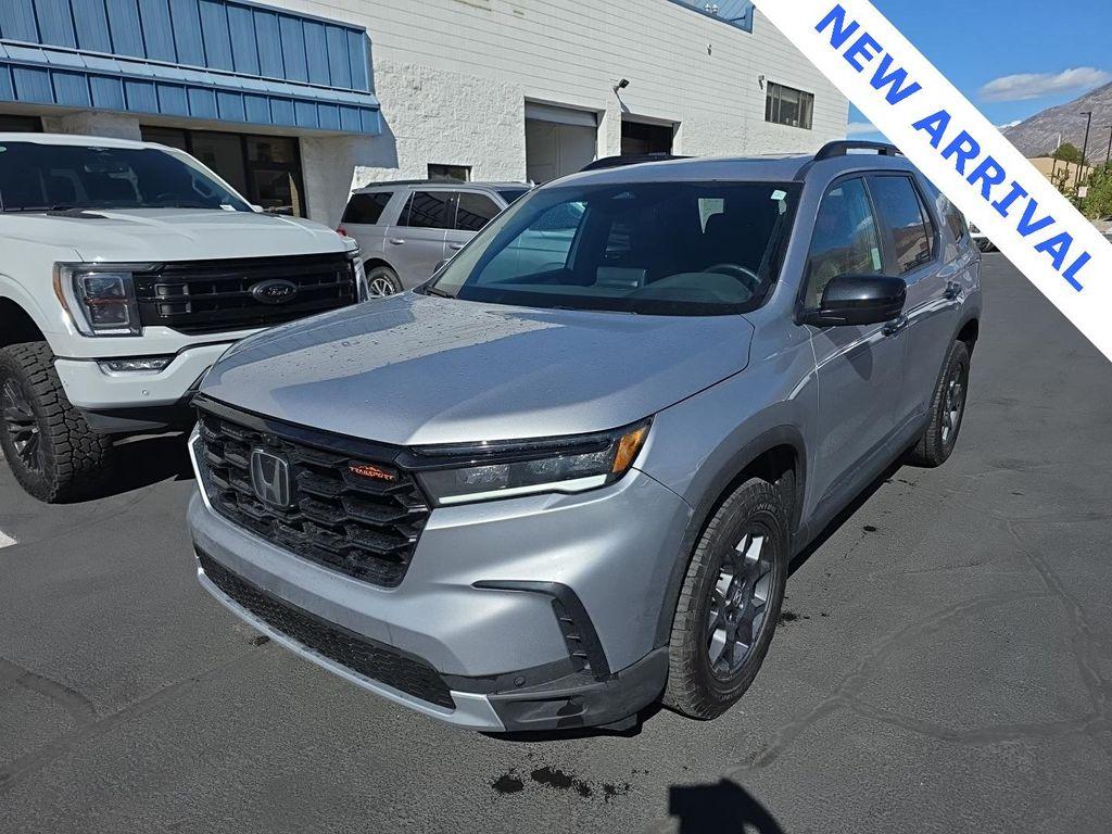 2025 Lunar Silver Metallic Honda Pilot