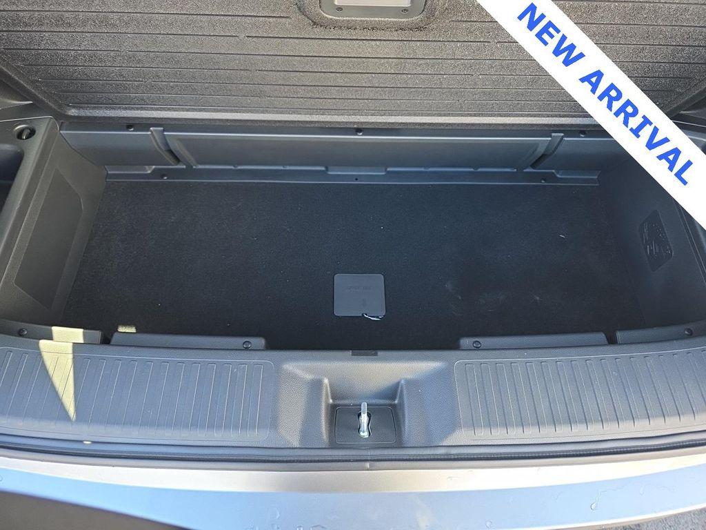 2025 Lunar Silver Metallic Honda Pilot