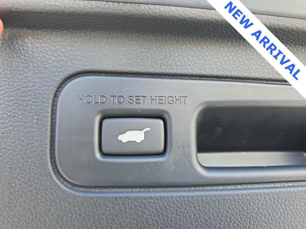 2025 Lunar Silver Metallic Honda Pilot
