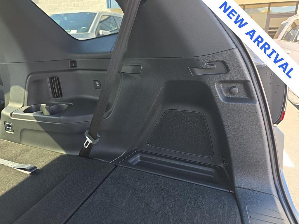 2025 Lunar Silver Metallic Honda Pilot