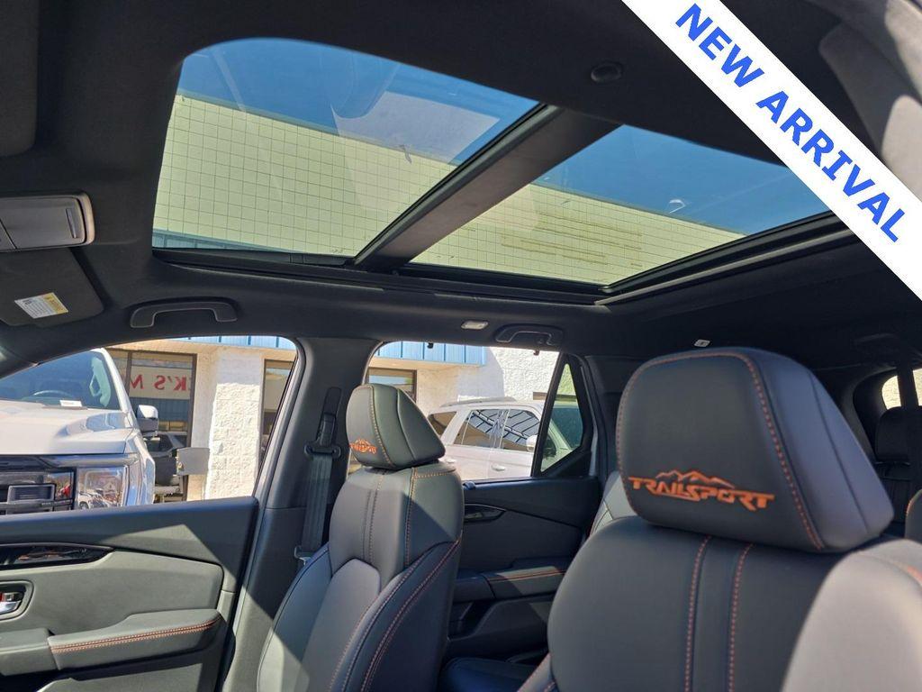 2025 Lunar Silver Metallic Honda Pilot