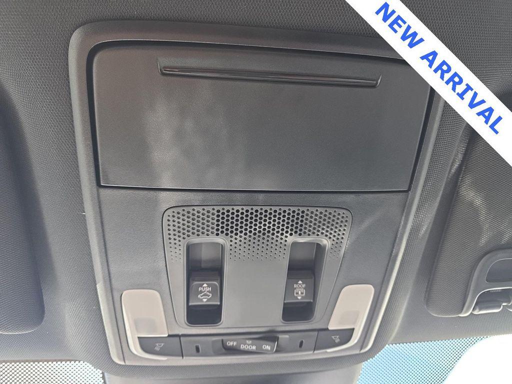 2025 Lunar Silver Metallic Honda Pilot
