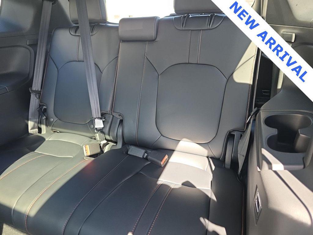 2025 Lunar Silver Metallic Honda Pilot