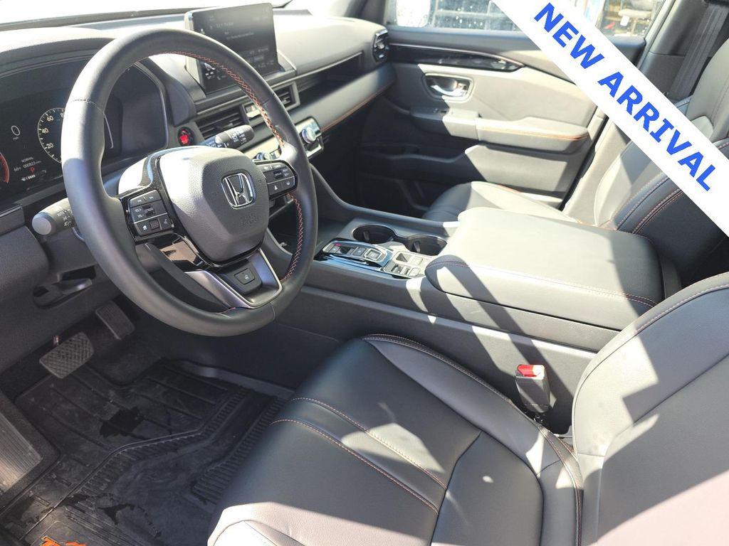 2025 Lunar Silver Metallic Honda Pilot