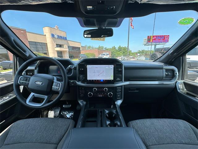 new 2025 Ford F-150 car, priced at $59,370