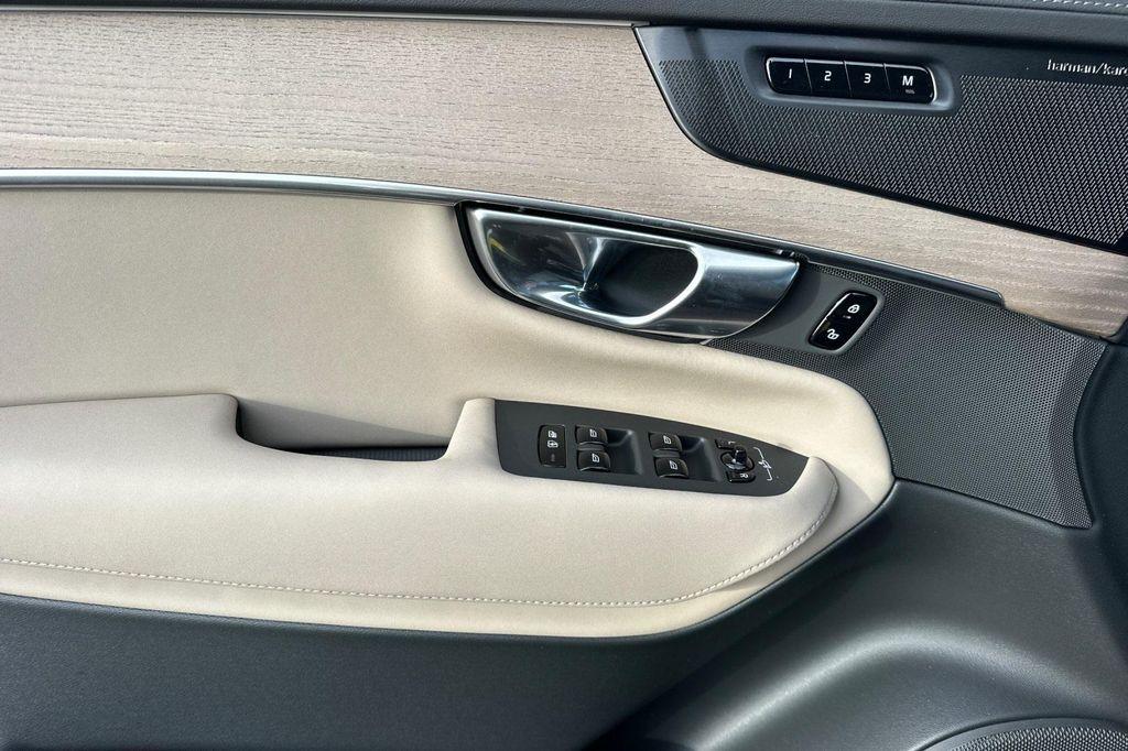 new 2026 Volvo XC90 Plug-In Hybrid car, priced at $83,625