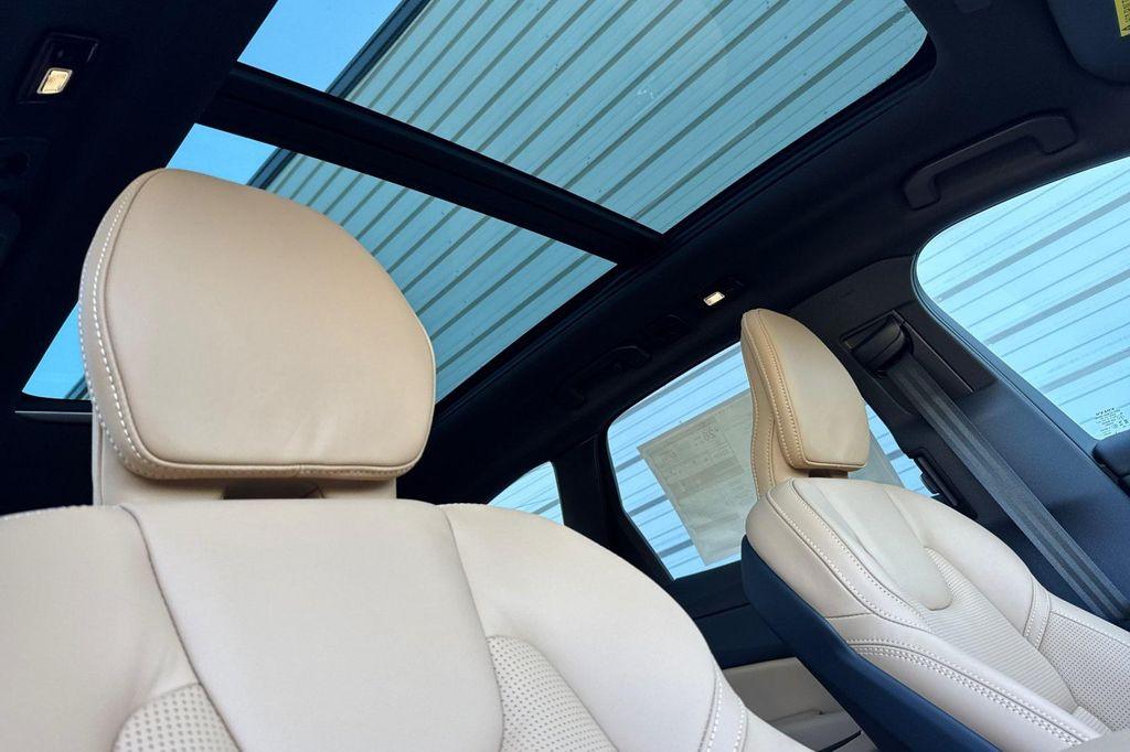 new 2025 Volvo XC60 car, priced at $54,660