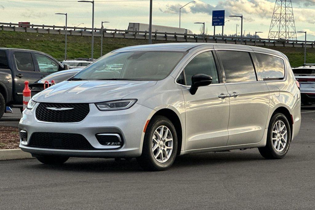 used 2024 Chrysler Pacifica car, priced at $23,917