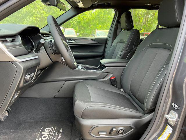 new 2026 Jeep Grand Cherokee car, priced at $39,214