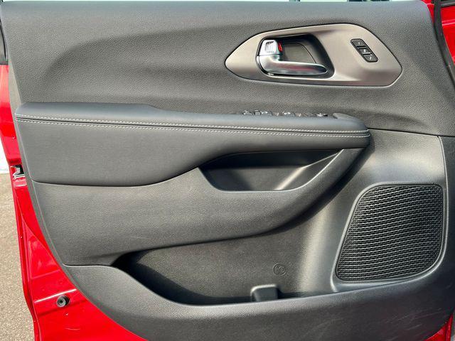 new 2026 Chrysler Pacifica car, priced at $45,395