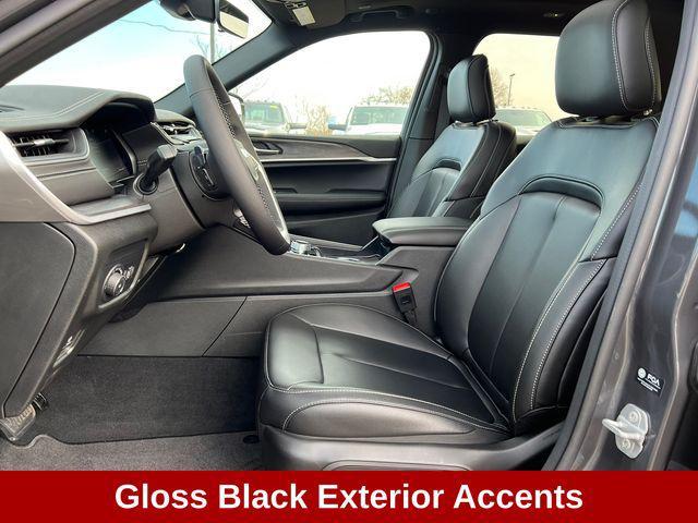 used 2025 Jeep Grand Cherokee car, priced at $45,997