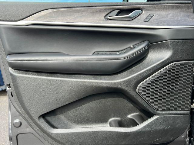 used 2025 Jeep Grand Cherokee car, priced at $45,997