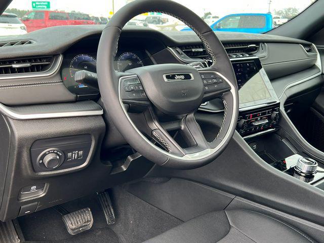 new 2025 Jeep Grand Cherokee car, priced at $35,856