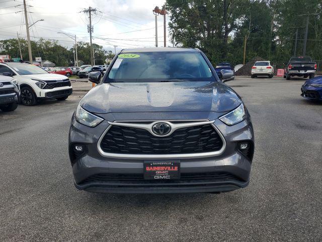 used 2024 Toyota Highlander car, priced at $32,500