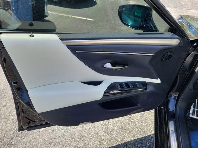 used 2022 Lexus ES 300h car, priced at $36,000