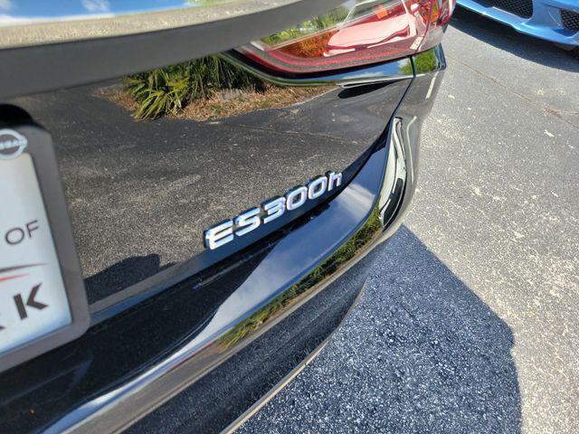used 2022 Lexus ES 300h car, priced at $36,000