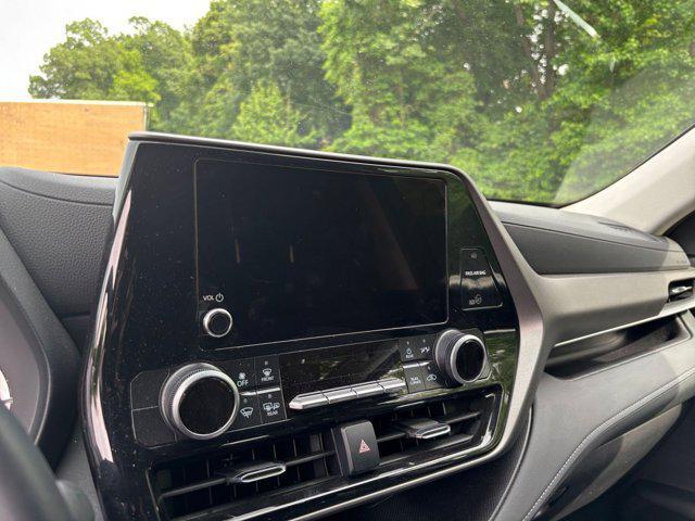 used 2025 Toyota Highlander car, priced at $35,449