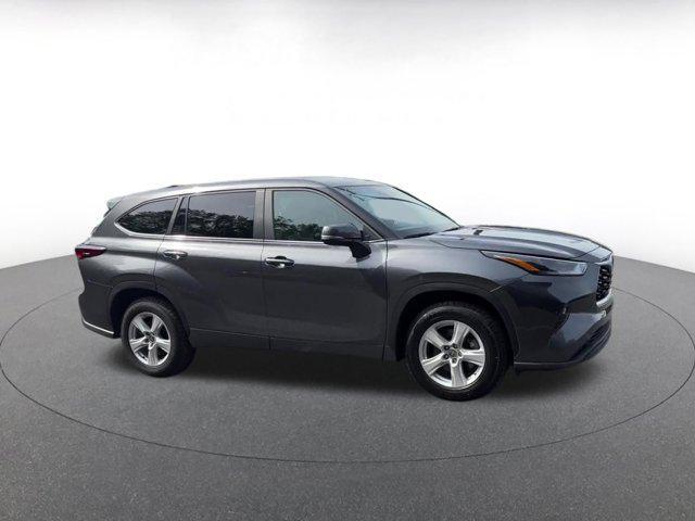 used 2025 Toyota Highlander car, priced at $35,449