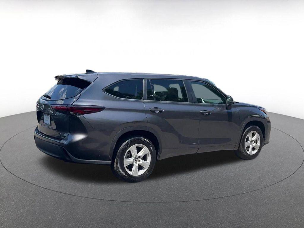 used 2025 Toyota Highlander car, priced at $35,949