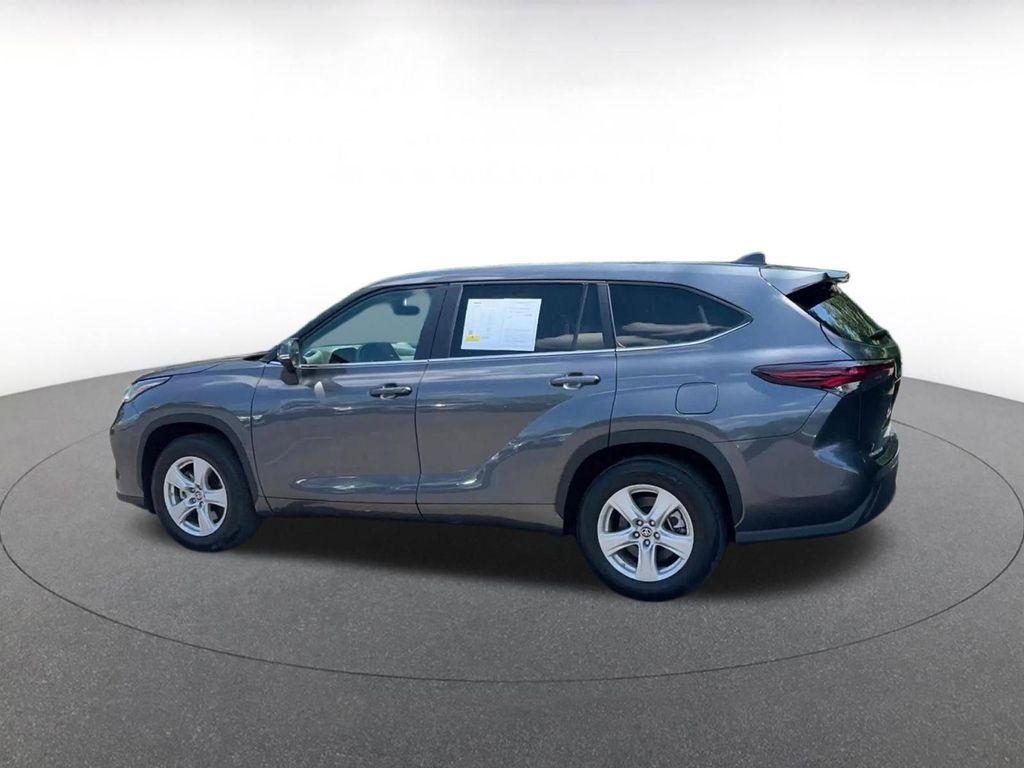 used 2025 Toyota Highlander car, priced at $35,949