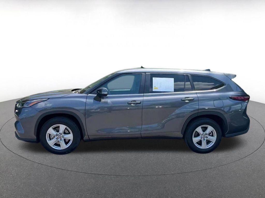 used 2025 Toyota Highlander car, priced at $35,949