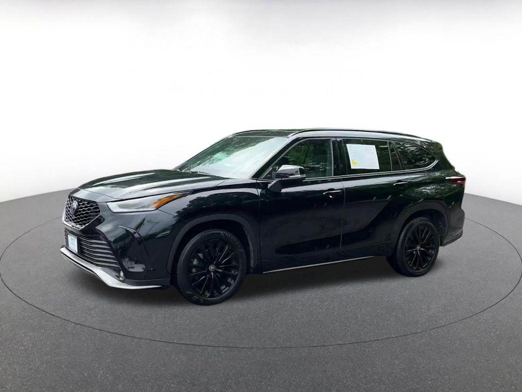 used 2025 Toyota Highlander car, priced at $43,866