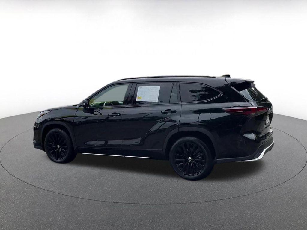 used 2025 Toyota Highlander car, priced at $43,866