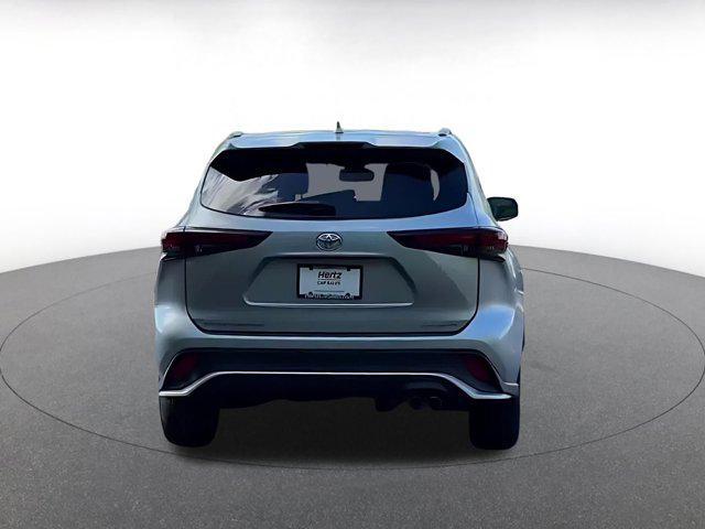 used 2025 Toyota Highlander car, priced at $44,249