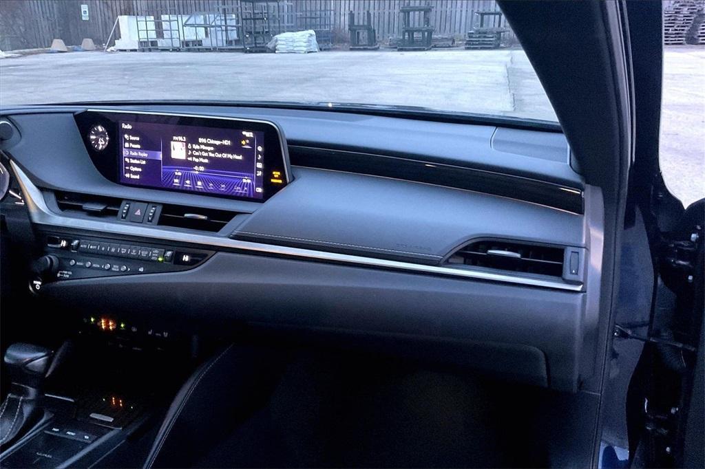 used 2019 Lexus ES 300h car, priced at $26,650