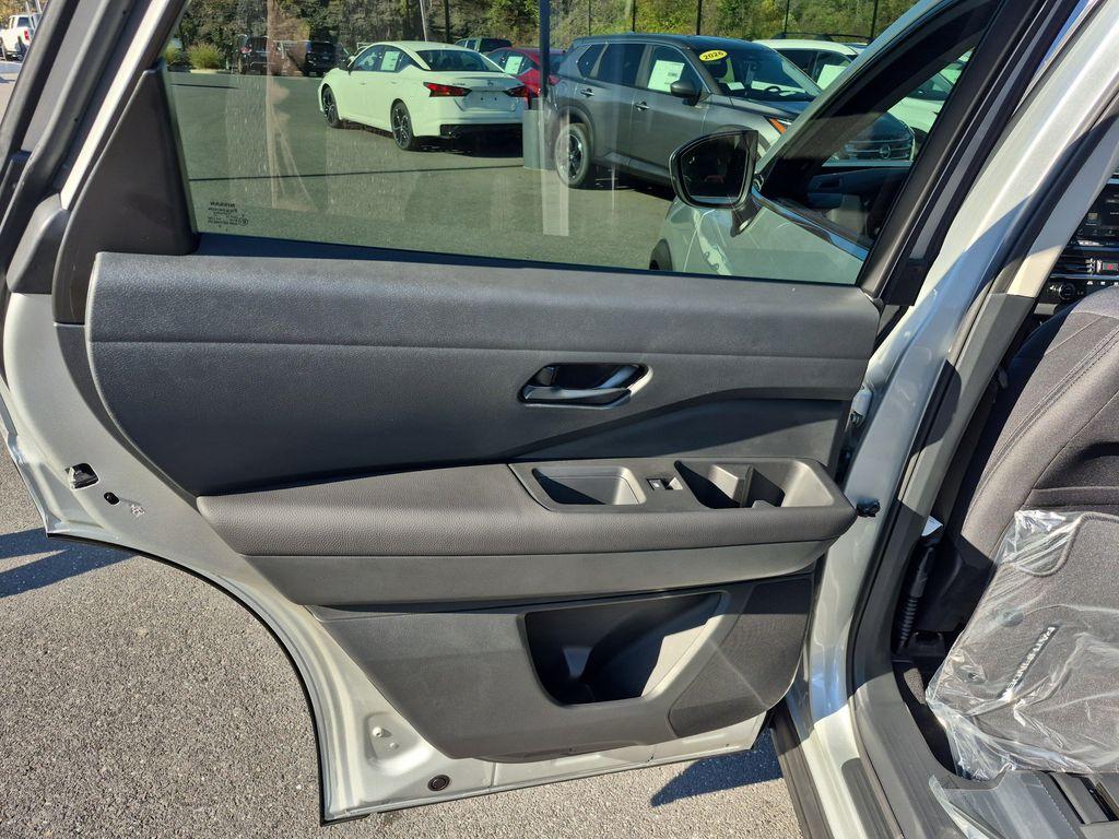 new 2025 Nissan Pathfinder car, priced at $41,185