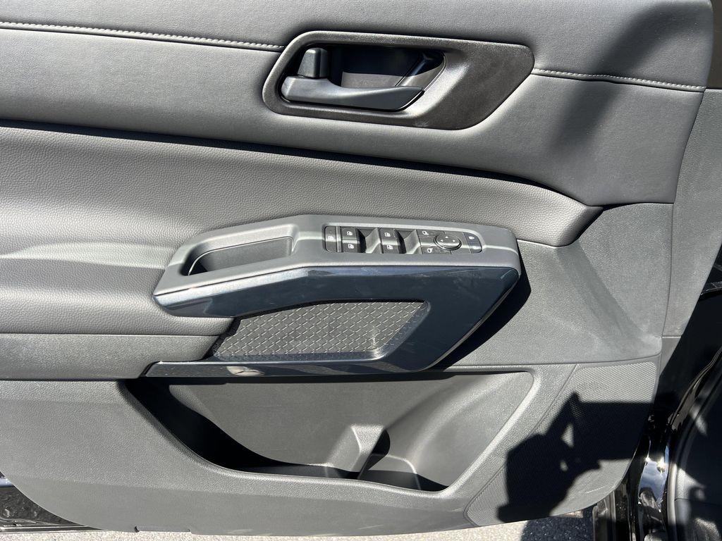 new 2025 Nissan Pathfinder car, priced at $41,506