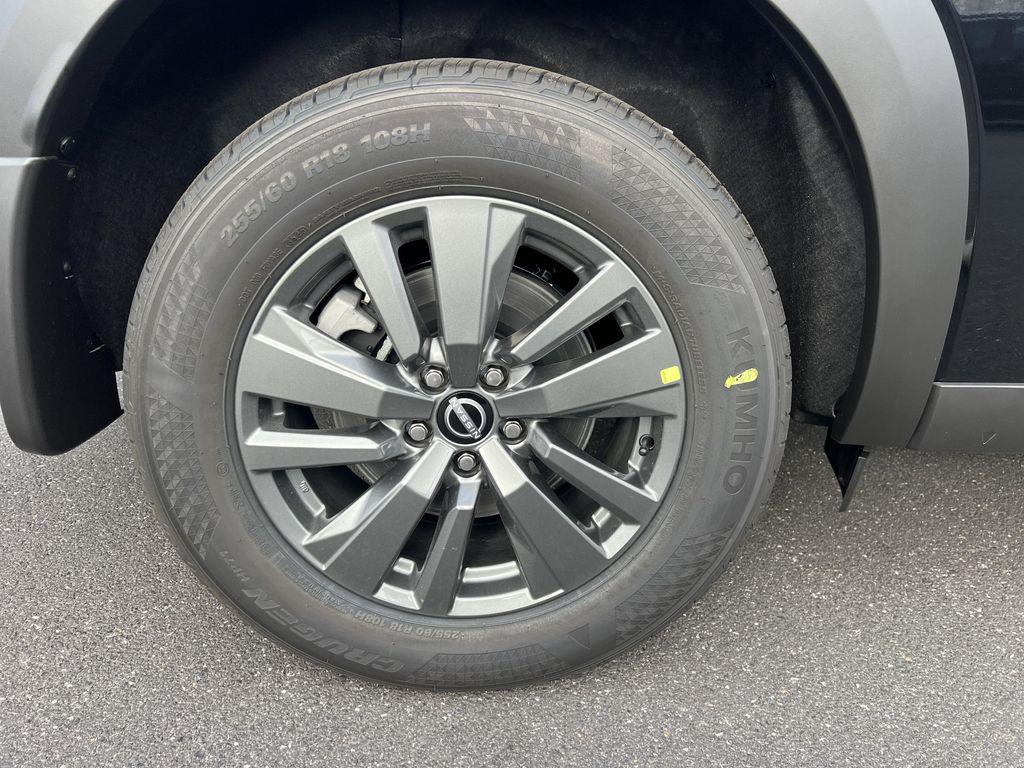 new 2025 Nissan Pathfinder car, priced at $41,185