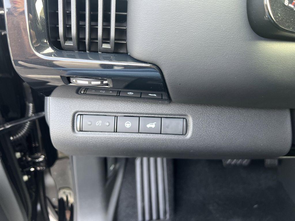 new 2025 Nissan Pathfinder car, priced at $41,185