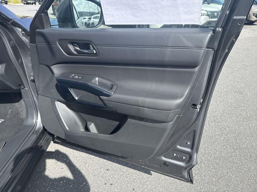 new 2025 Nissan Pathfinder car, priced at $41,506