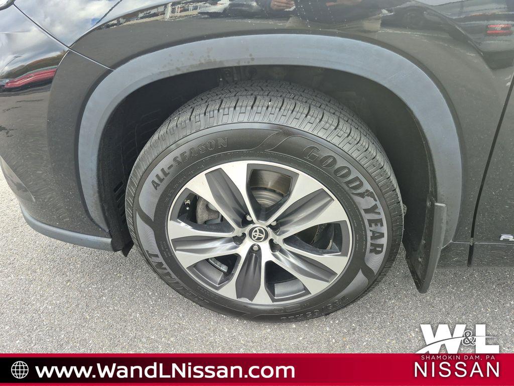 used 2021 Toyota Highlander Hybrid car, priced at $27,712