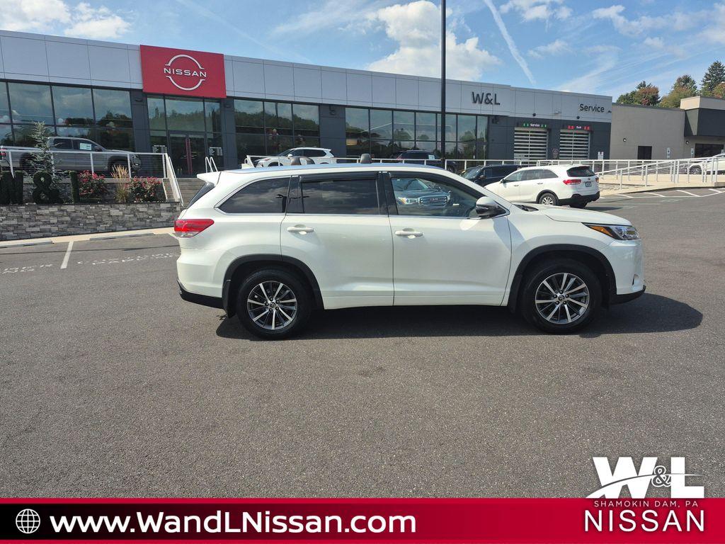 used 2018 Toyota Highlander car, priced at $23,359