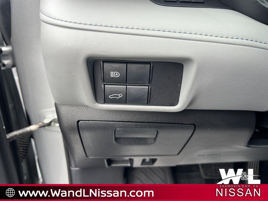 used 2022 Toyota Highlander car, priced at $34,630