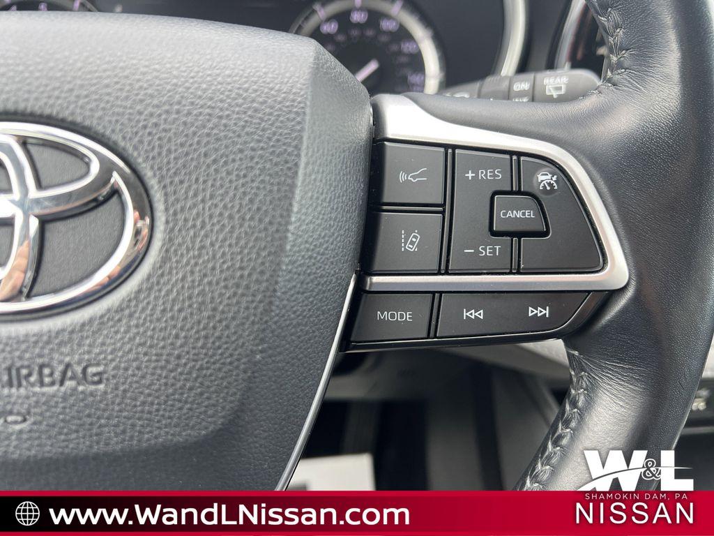 used 2022 Toyota Highlander car, priced at $34,630